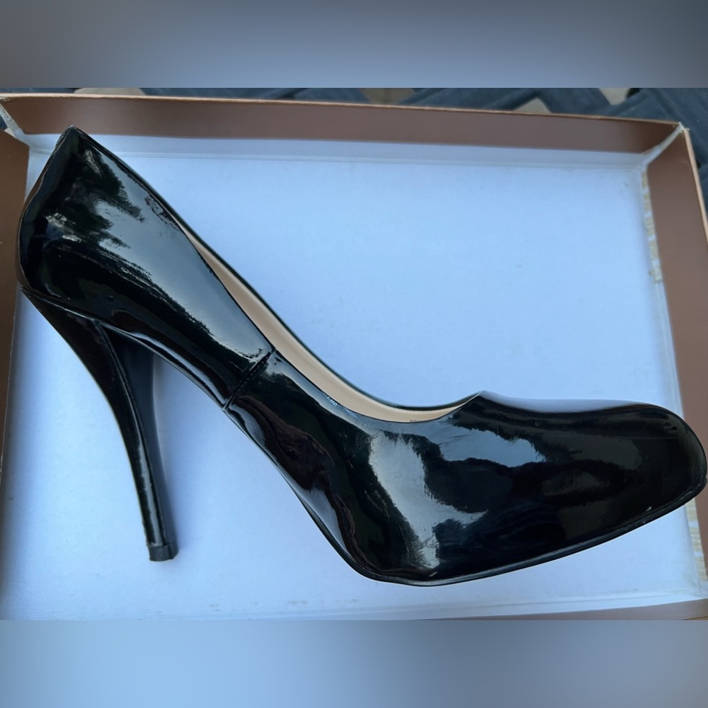 Audrey Brooke Shiny Black Heels